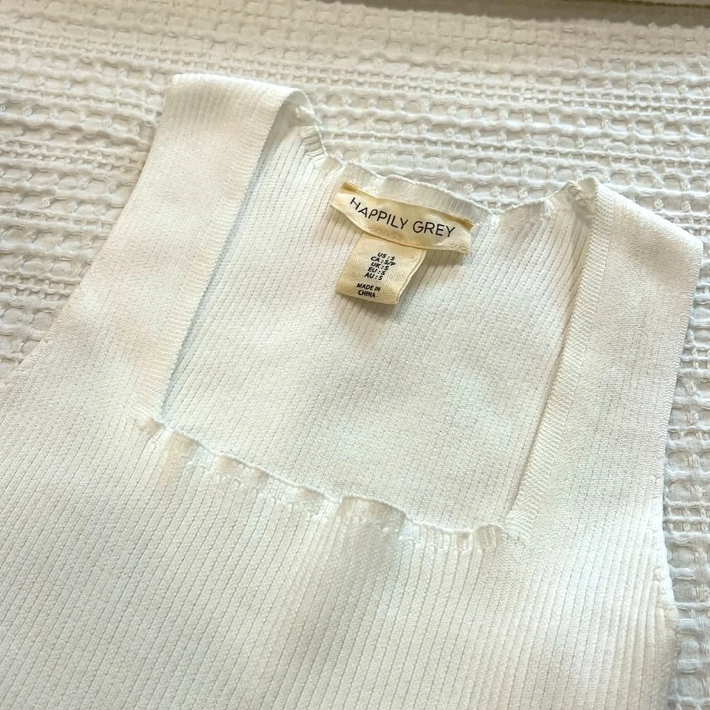 Women’s white bodysuit! XS! NWOT 💌🎀 - Picture 2 of 6